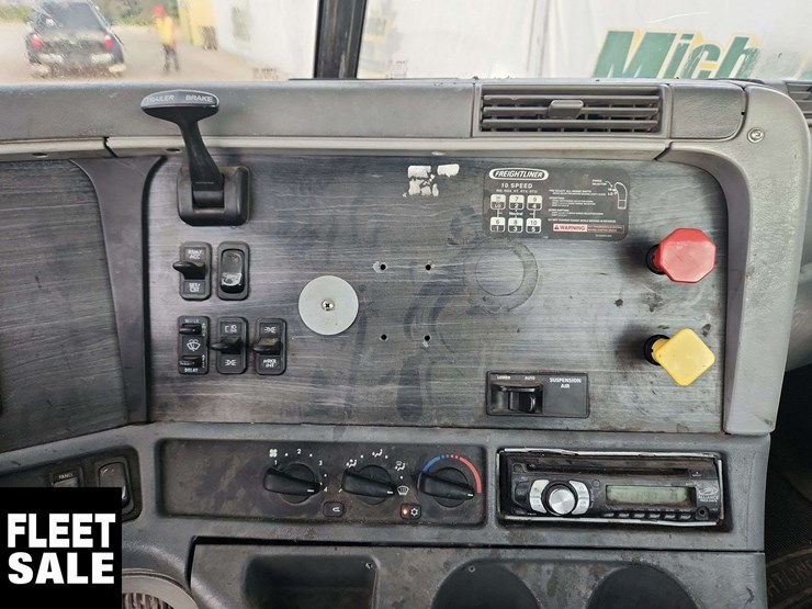 2005-freightliner-columbia-120-image-21