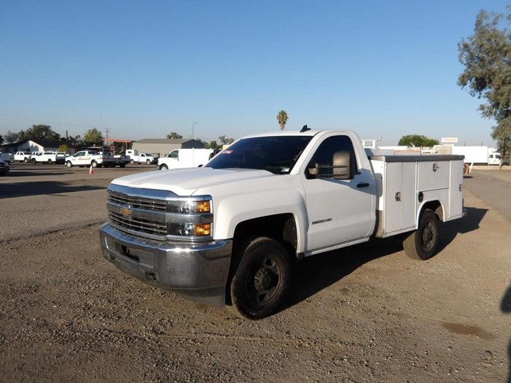 2017-chevrolet-2500-image-2