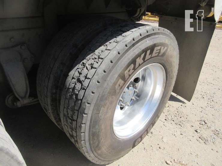 2013-freightliner-cascadia-125-image-19