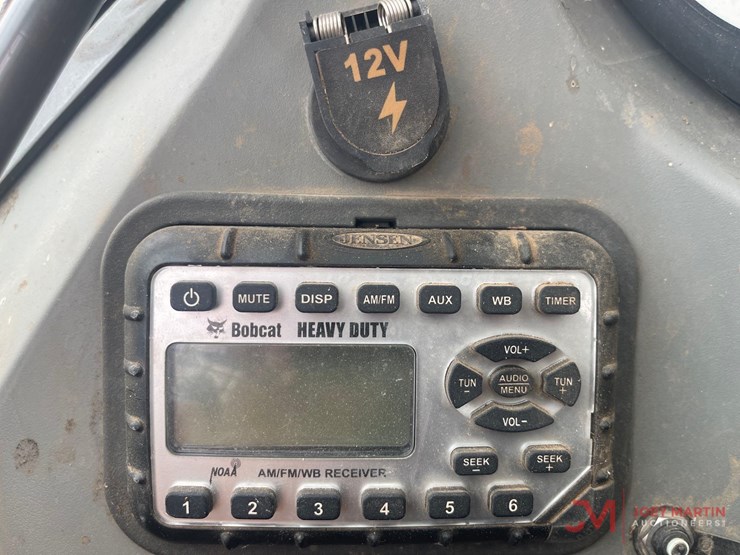 2011-bobcat-s850-image-22
