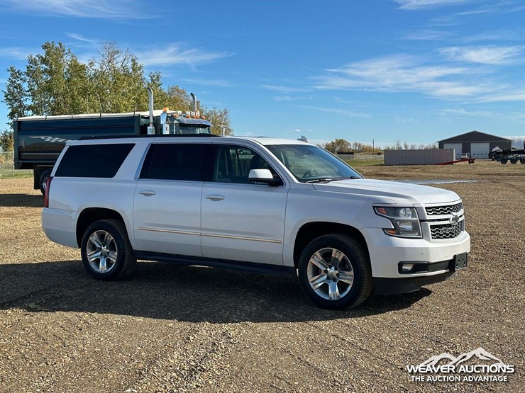 2018-chevrolet-suburban-image-2