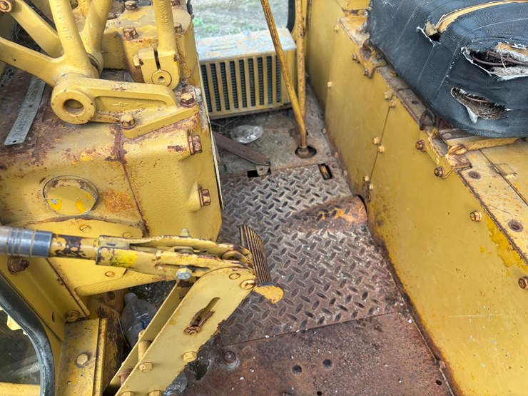 caterpillar-12-image-10