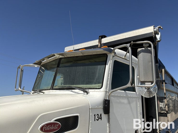 2007-peterbilt-335-image-11