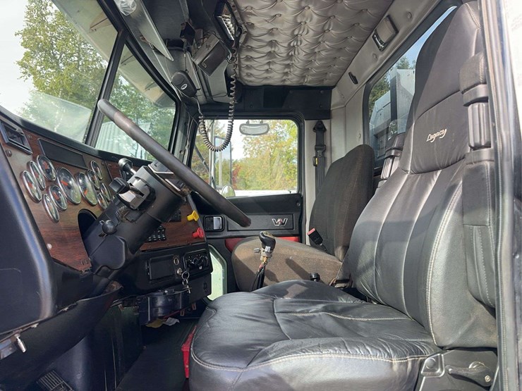 2015-western-star-4900sf-image-23