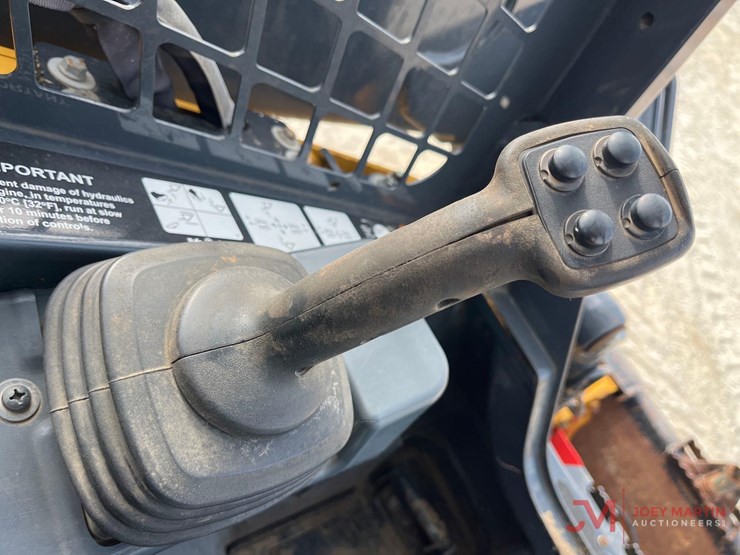 deere-325g-image-10