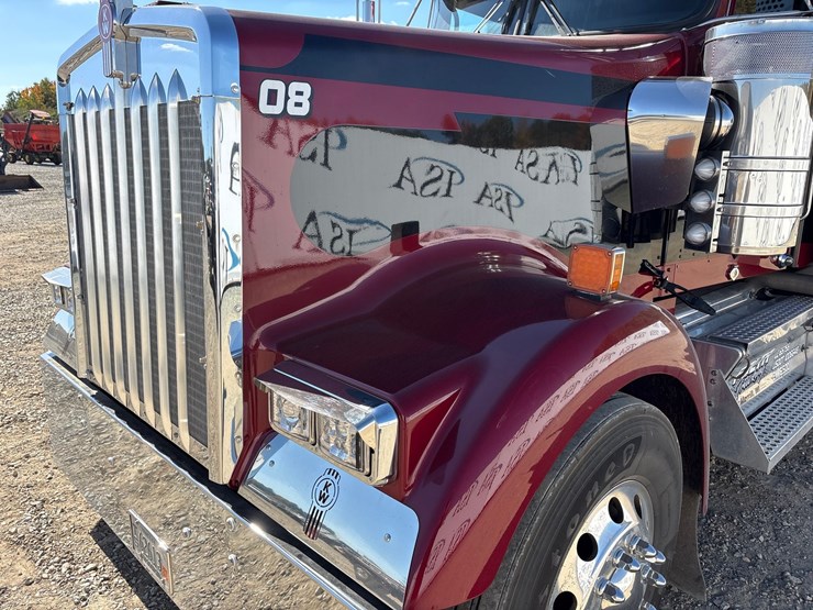 2023-kenworth-w900l-image-9