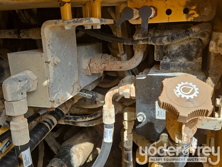 2019-deere-744k-image-27