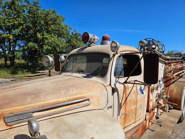 #2535-•-1949-ford-f-7-fire-truck-image-35