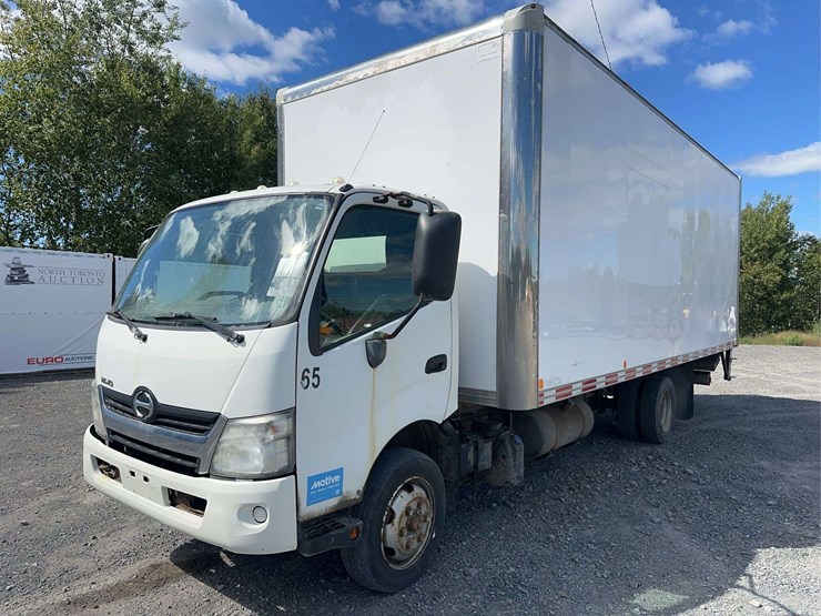 2015-hino-195-image-1