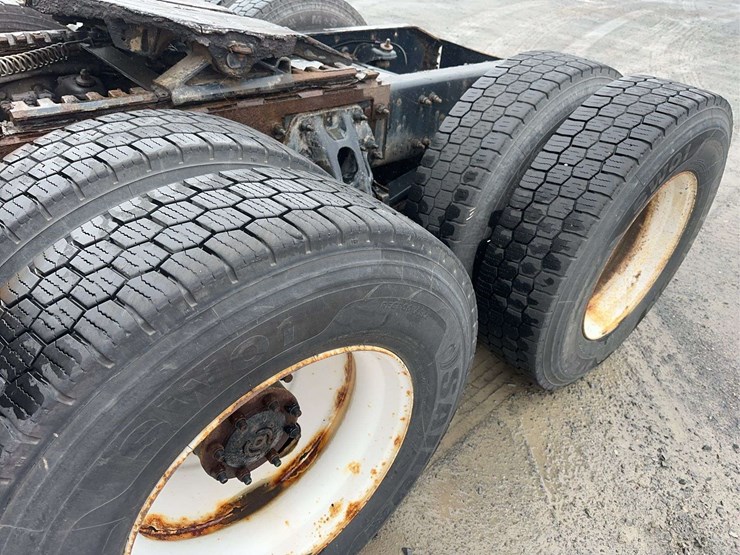 2018-peterbilt-579-image-9