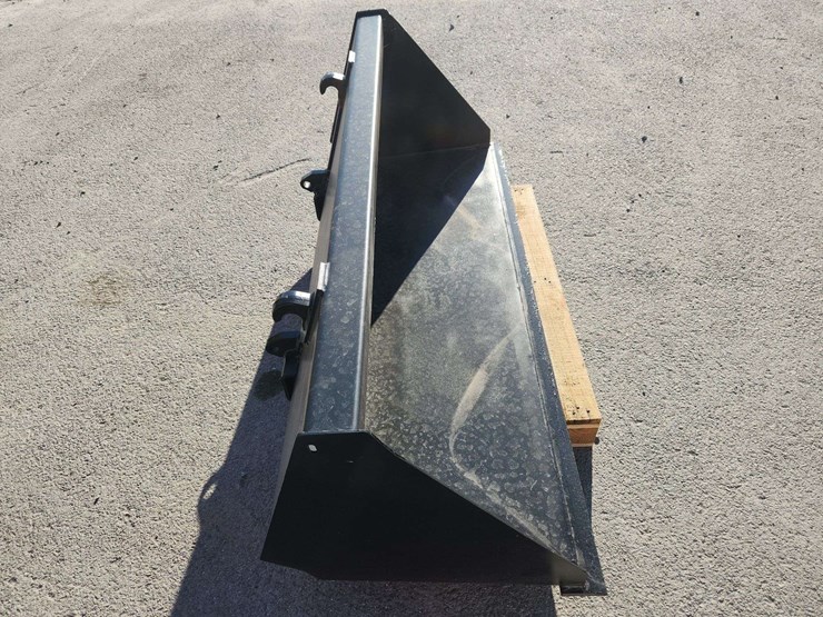 71"-bucket---telehandler-attachment-type-image-4