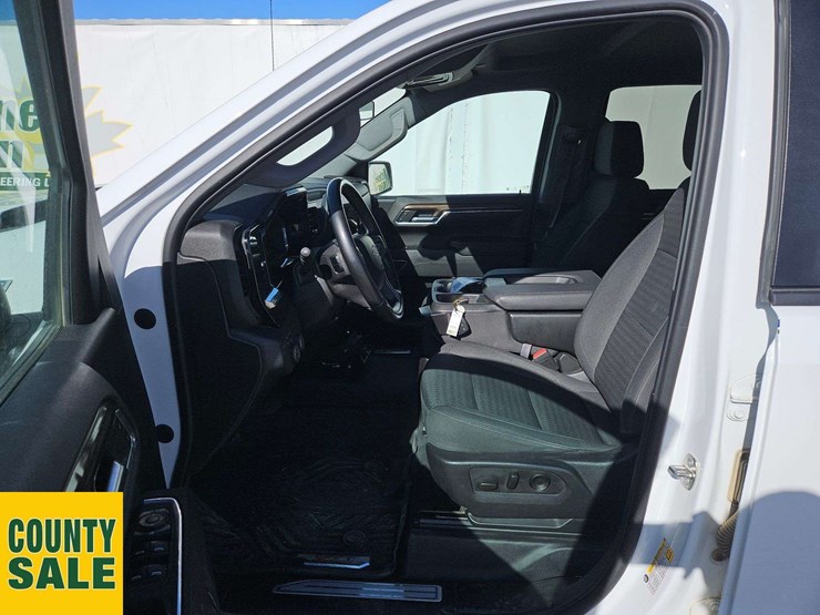 2023-chevrolet-silverado-1500-image-14