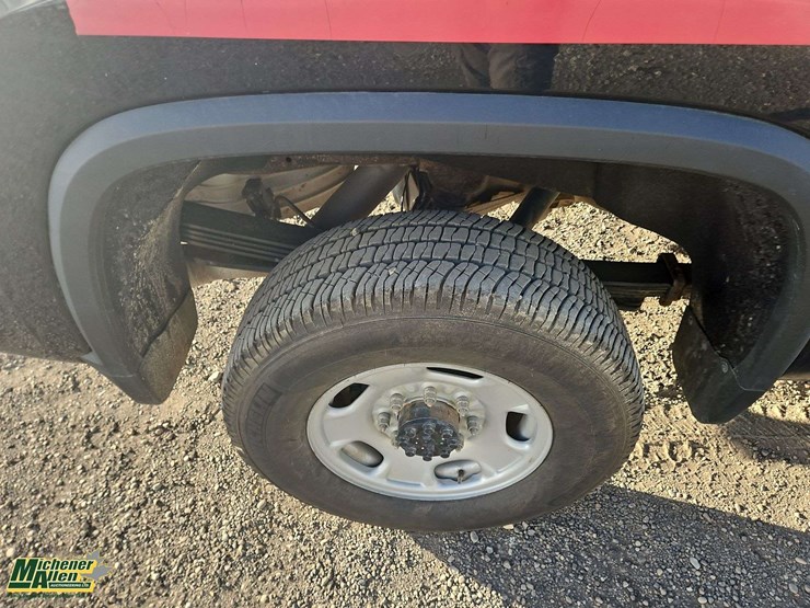 2020-chevrolet-silverado-2500hd-image-11