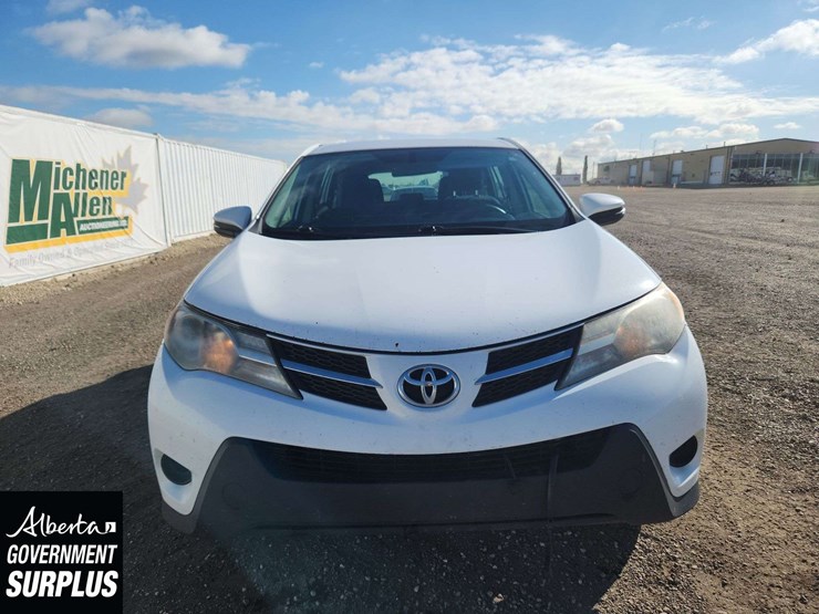 2015-toyota-rav4-le-image-8