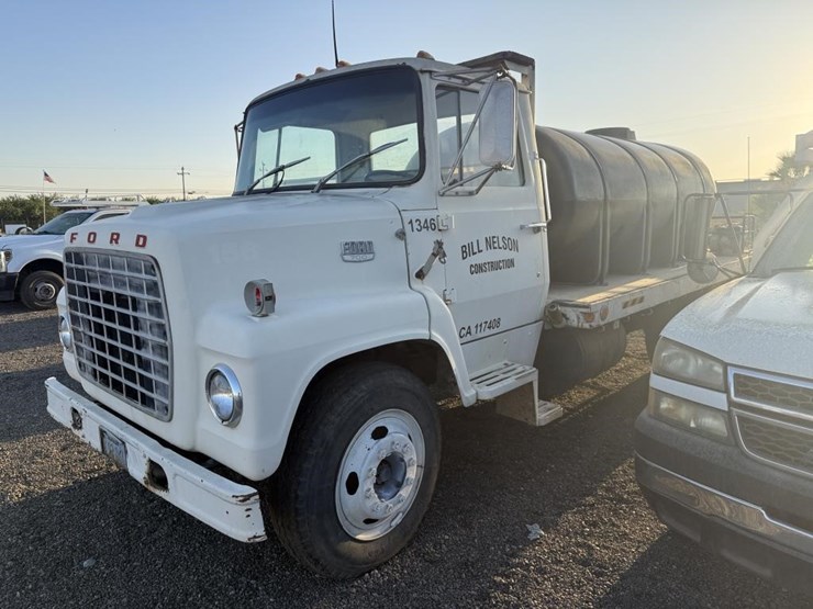 ford-f700-image-1