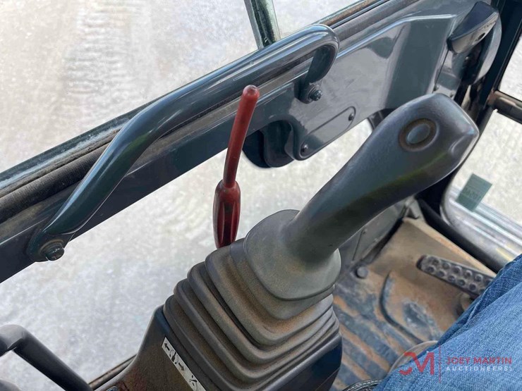 2009-hitachi-zx200lc-3-hydraulic-excavator-image-17