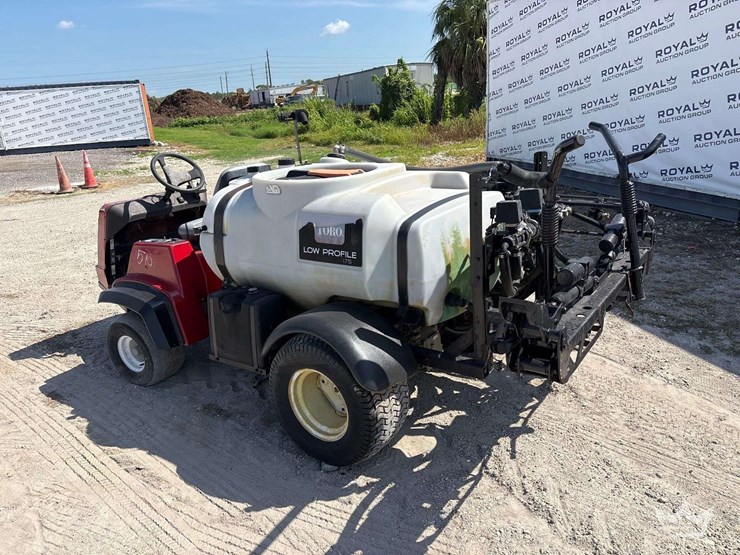 2010-toro-multi-pro-1750-175-gallon-low-profile-turf-sprayer-image-4
