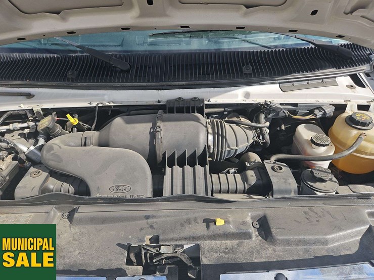 2012-ford-cargo-image-23