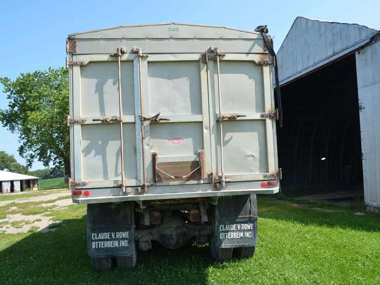 1979-international-grain-truck-image-11