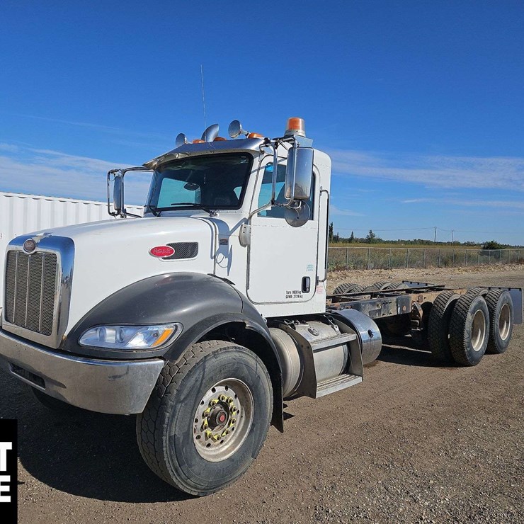 2015 PETERBILT 348