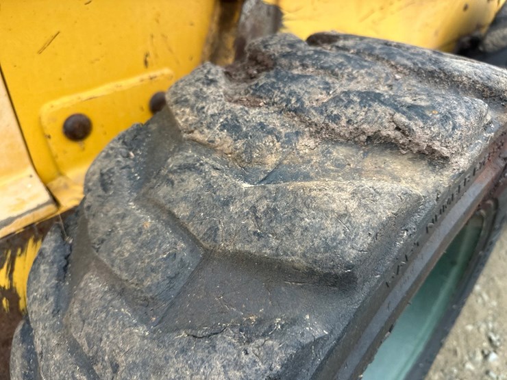 deere-240-image-43