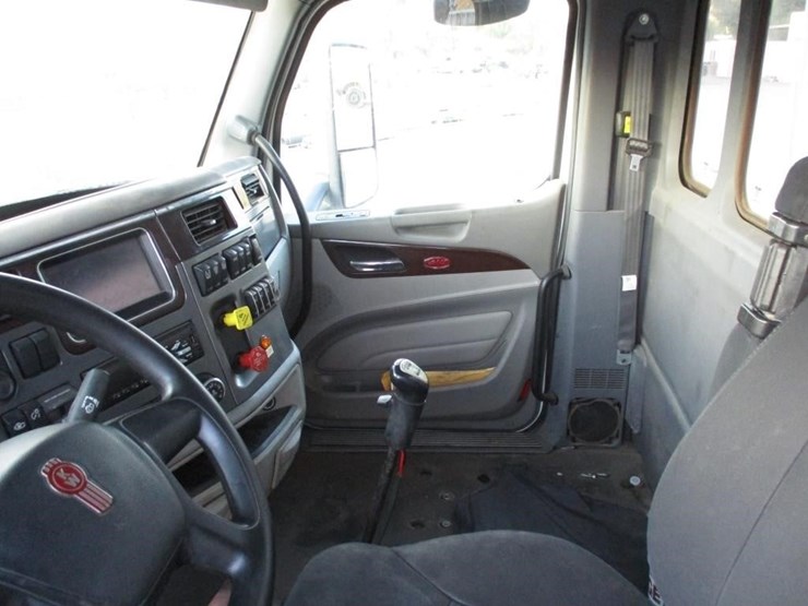 2020-peterbilt-579-image-8