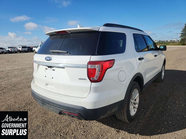 2017-ford-explorer-image-4