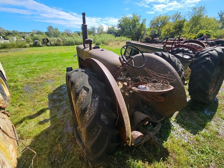 #2521-•-mccormick-w9-tractor-image-3