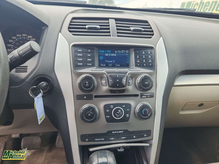 2013-ford-explorer-image-19