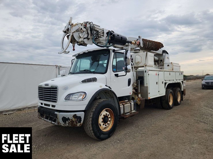 2014-freightliner-m2-106-image-1