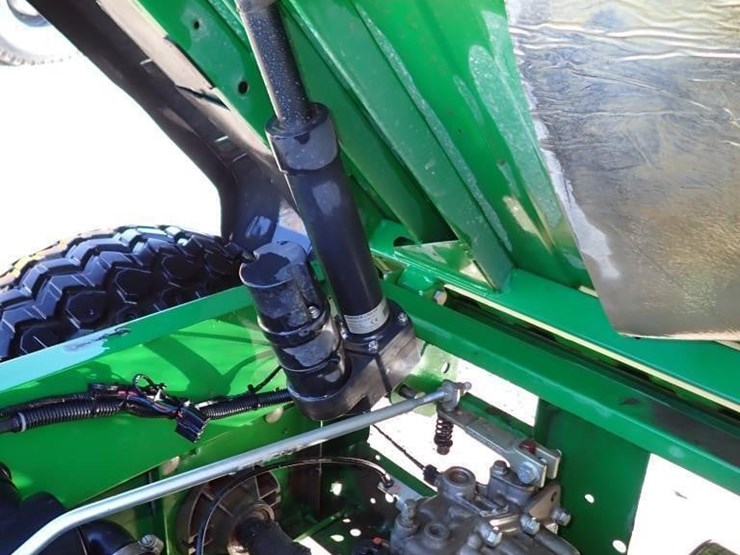 2012-john-deere-gator-image-12