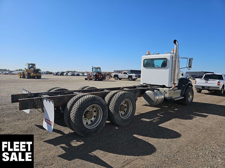 2015-peterbilt-348-image-4