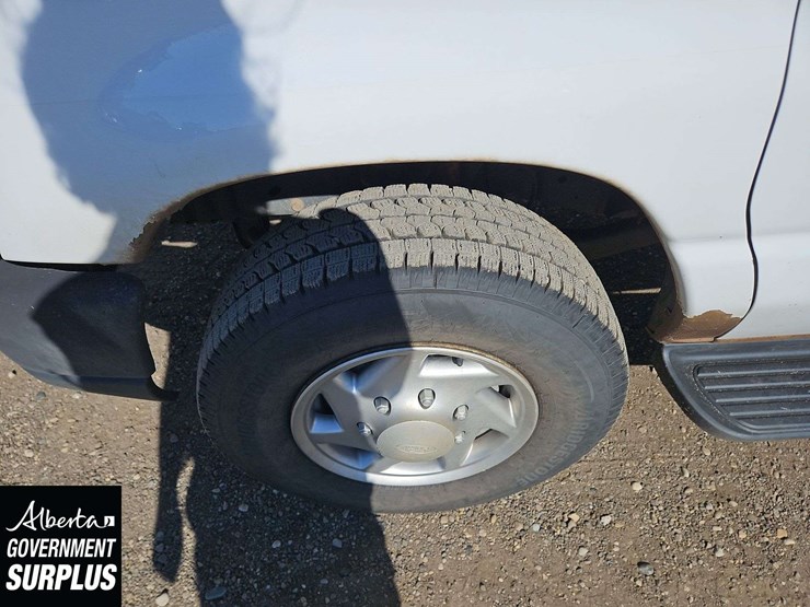 2014-ford-cargo-image-9