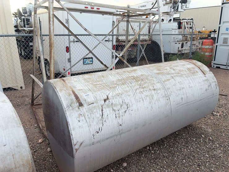 farm-fuel-tank-with-stand-image-1