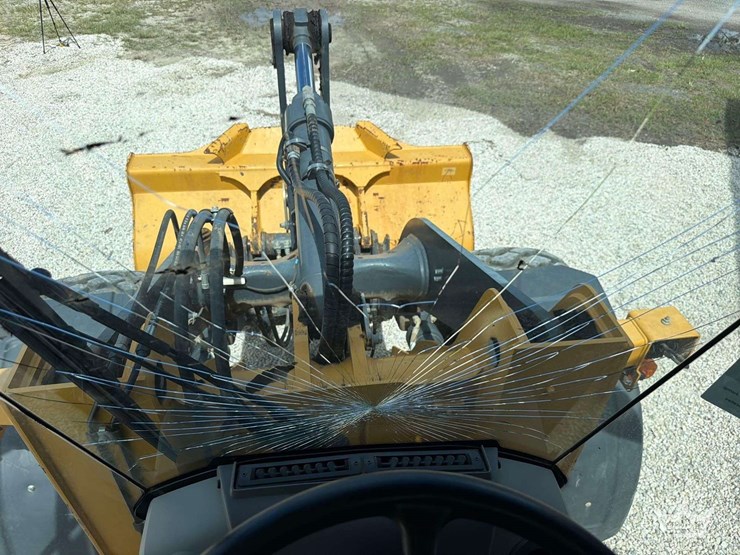 2022-john-deere-524-image-13