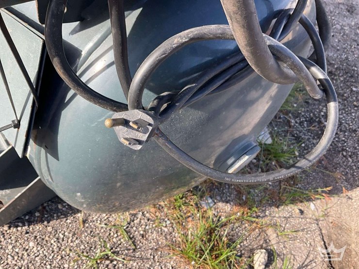 fs-curtis-125psi-air-compressor-image-14