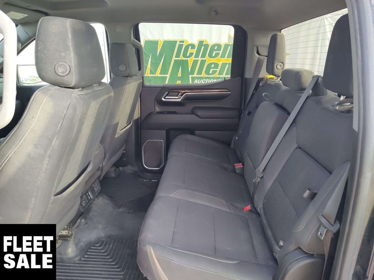 2023-gmc-sierra-1500-image-14