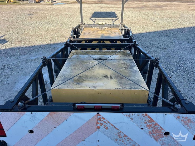2011-energy-absorption-systems-tma9000-arrow-board-attenuator-trailer-image-11