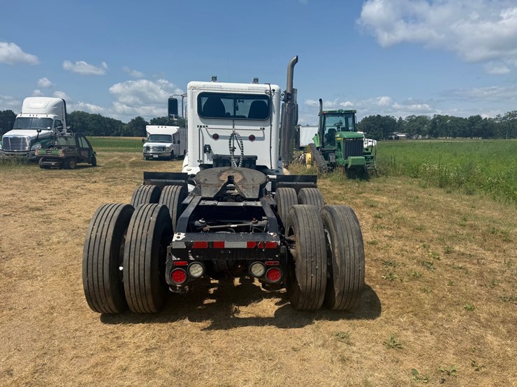 2012-peterbilt-384-image-4