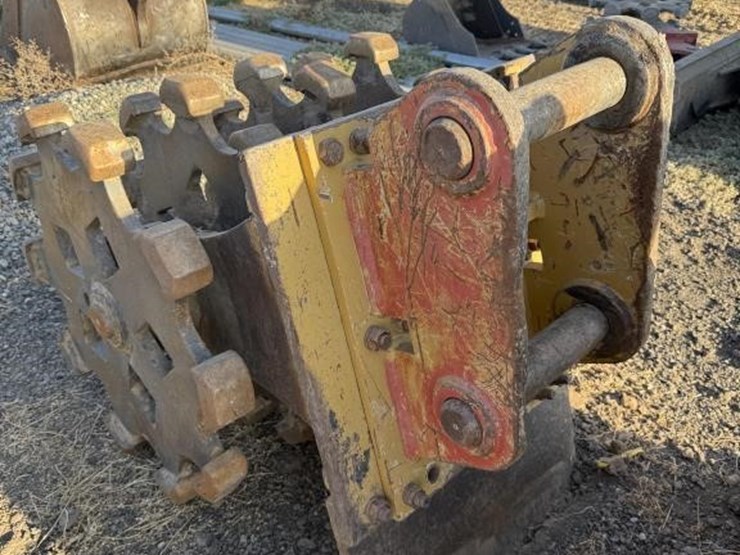 cat-excavator-compaction-wheel-image-3