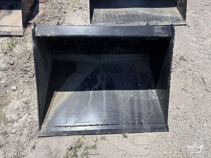 2025-jmr-36in-bucket-mini-skid-steer-attachment-image-1