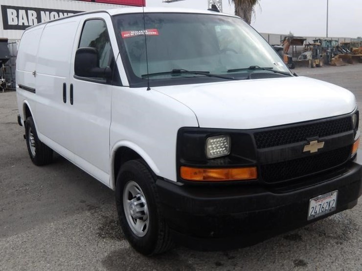 2017-chevrolet-express-2500-image-3