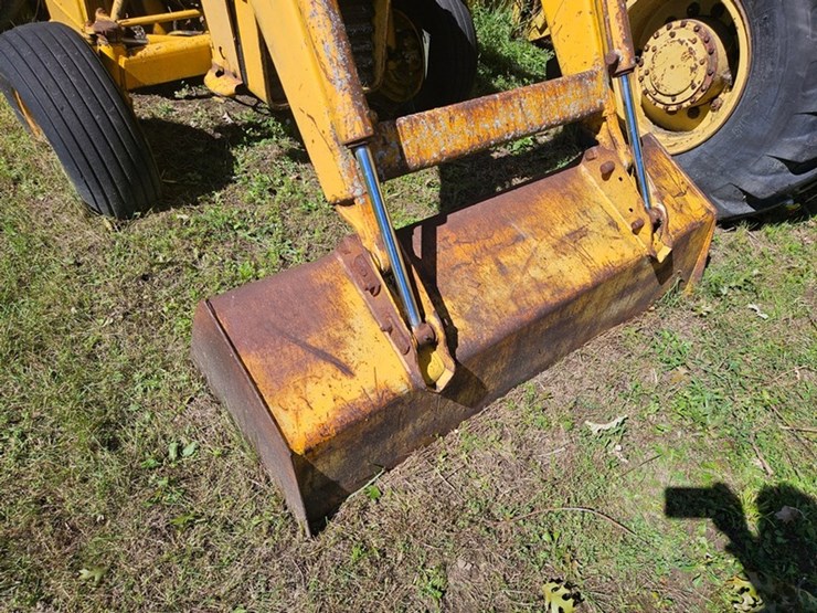 #2532-•-massey-ferguson-80b-loader-tractor-image-9