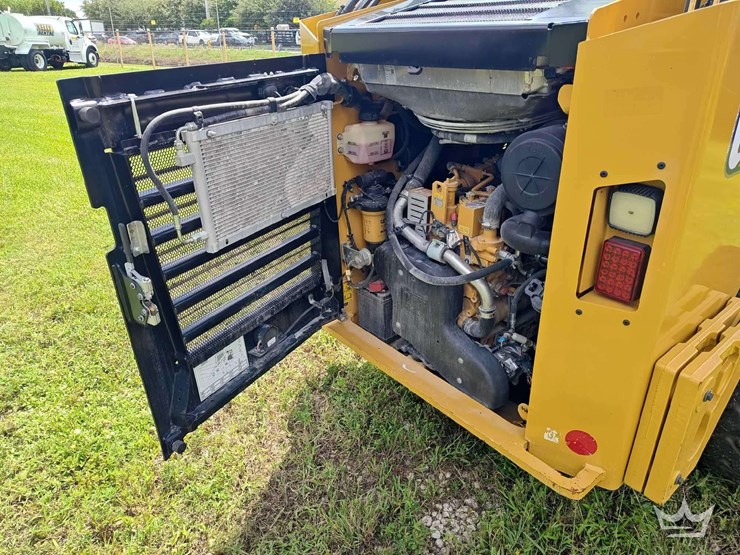2024-caterpillar-246d3-image-7