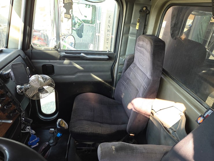 1998-peterbilt-377-image-64