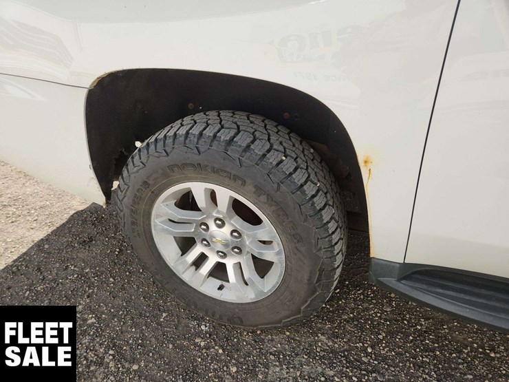 2015-chevrolet-suburban-image-11
