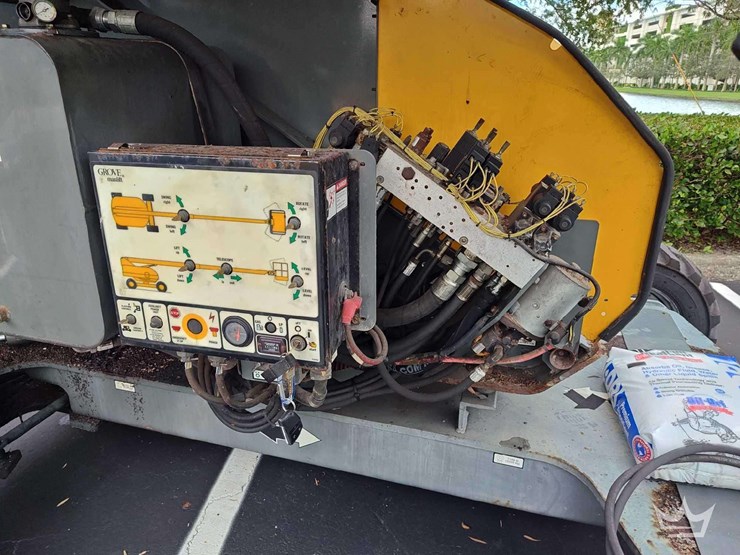 2005-manitowoc-t40-4x4-40ft-articulating-boom-lift-image-10