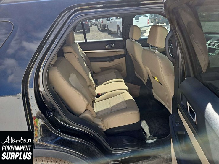 2017-ford-explorer-image-16