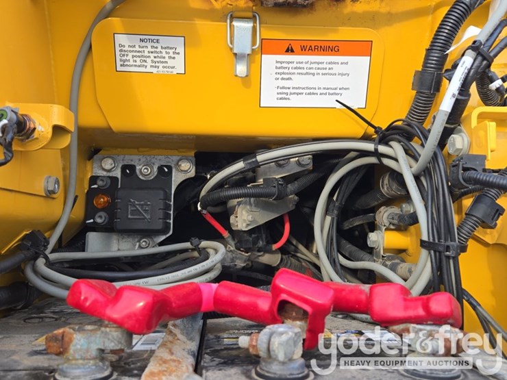 2023-komatsu-d61px-24-image-32