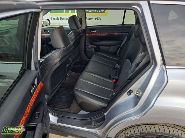 2012-subaru-outback-image-13